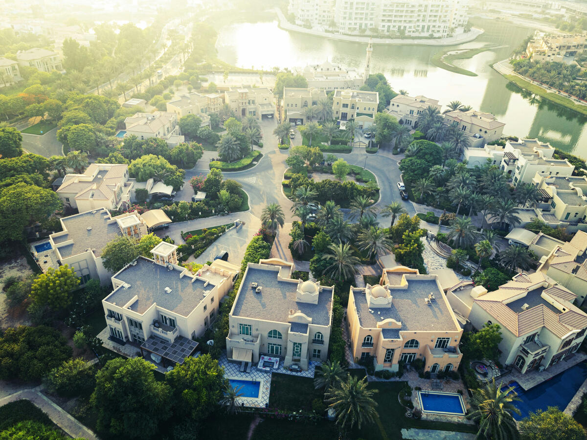 Luxury villa in Palm Jumeirah for Canadian investors